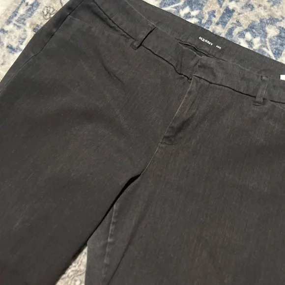 Old Navy Pixie Ankle Pants - Picture 3 of 9